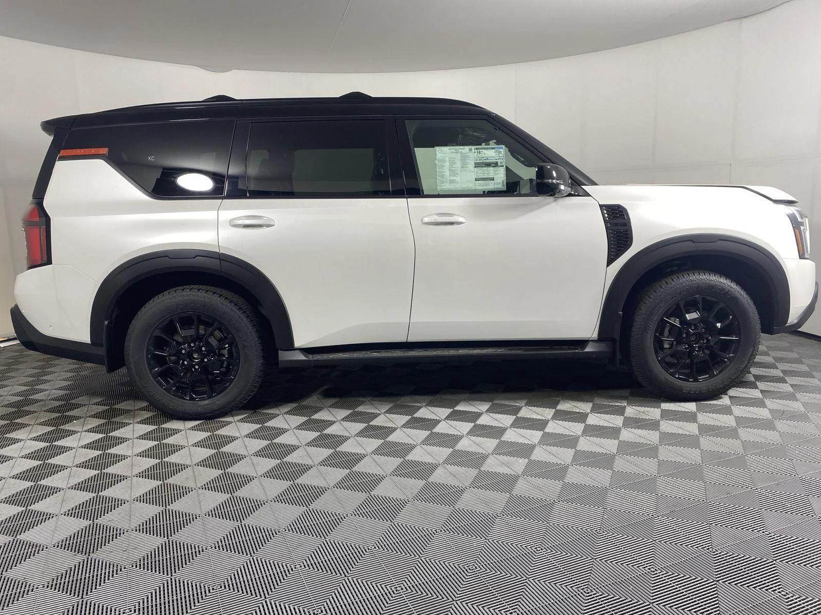 New 2026 Aspen White TriCoat / Super Black Two-tone Nissan PRO-4X® image 2