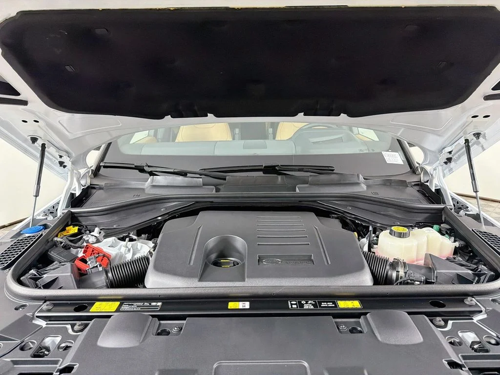 New 2026 Fuji White Land Rover Dynamic SE image 32