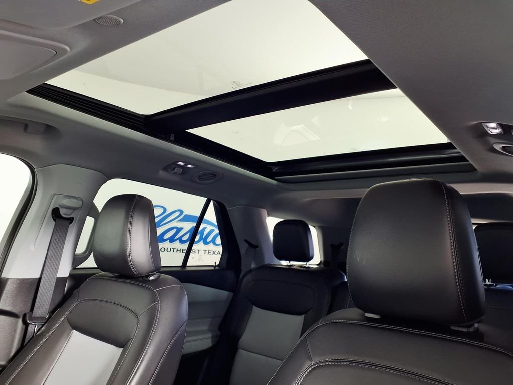 Used 2023 Gray Ford XLT image 17