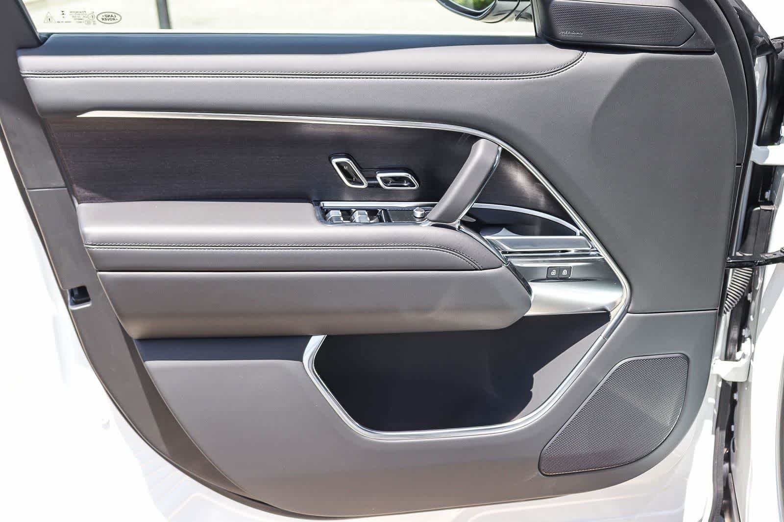 New 2026 Fuji White Land Rover SE image 20