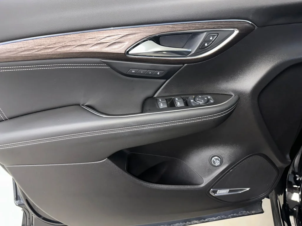 Used 2023 Ebony Twilight Metallic Buick Avenir image 8