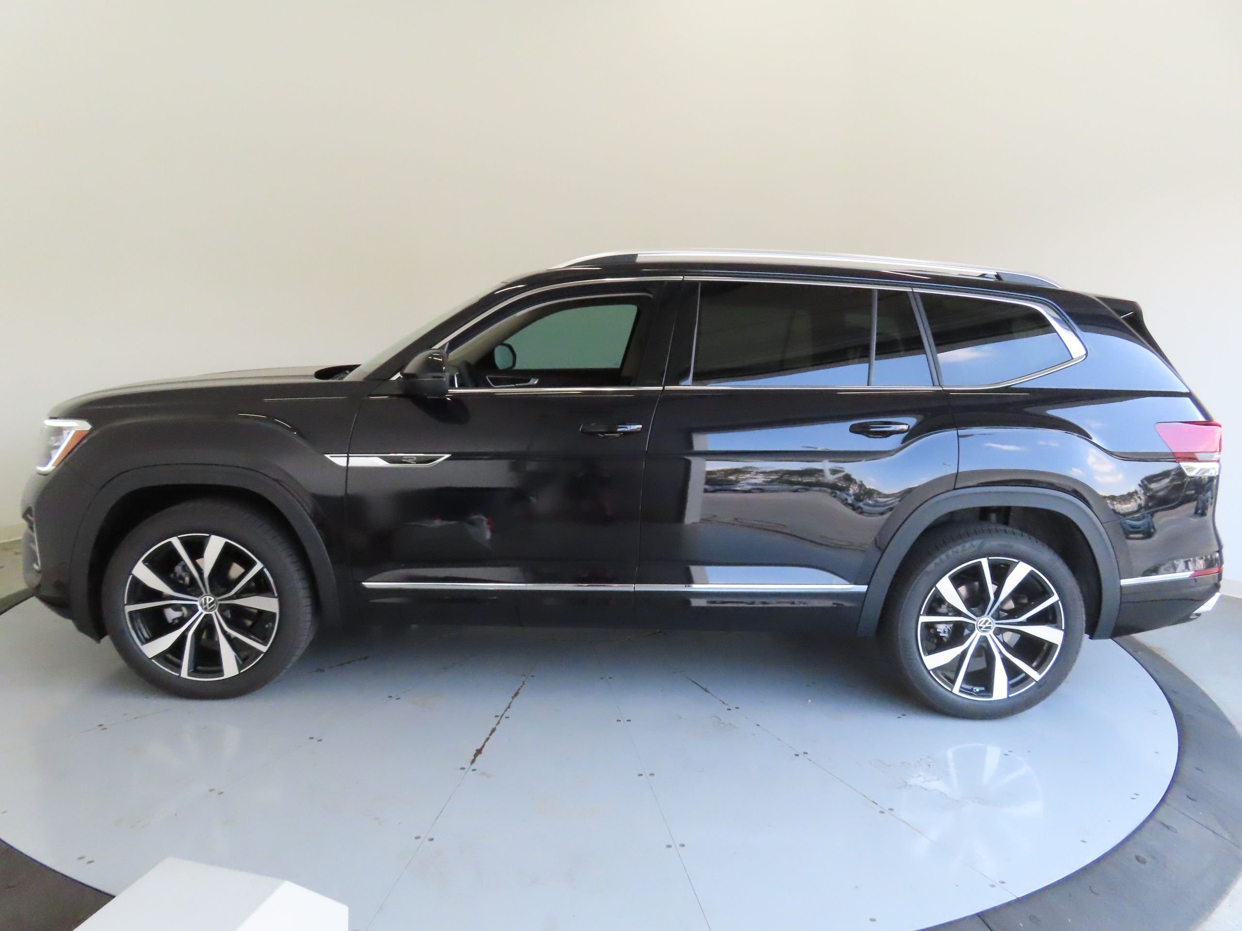 2026 Volkswagen Atlas SEL Premium R-Line - Photo 7