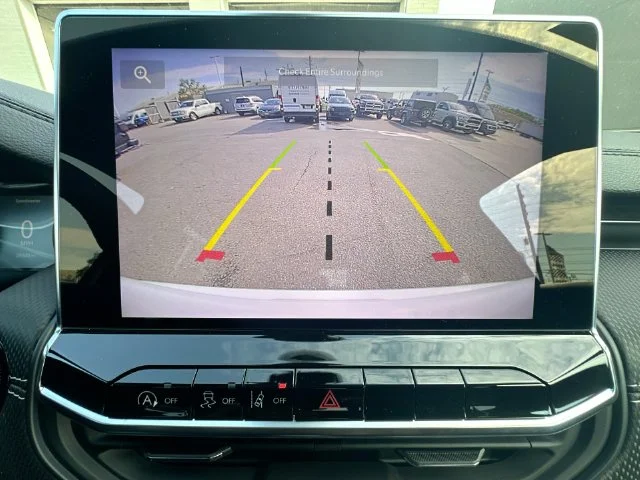Used 2023 White Jeep Latitude image 20