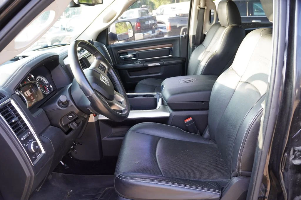 Used 2016 Brilliant Black Crystal Pearlcoat Ram Laramie image 4