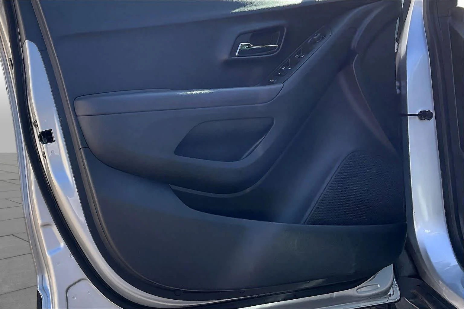 Used 2016 Silver Ice Metallic Chevrolet LS image 21