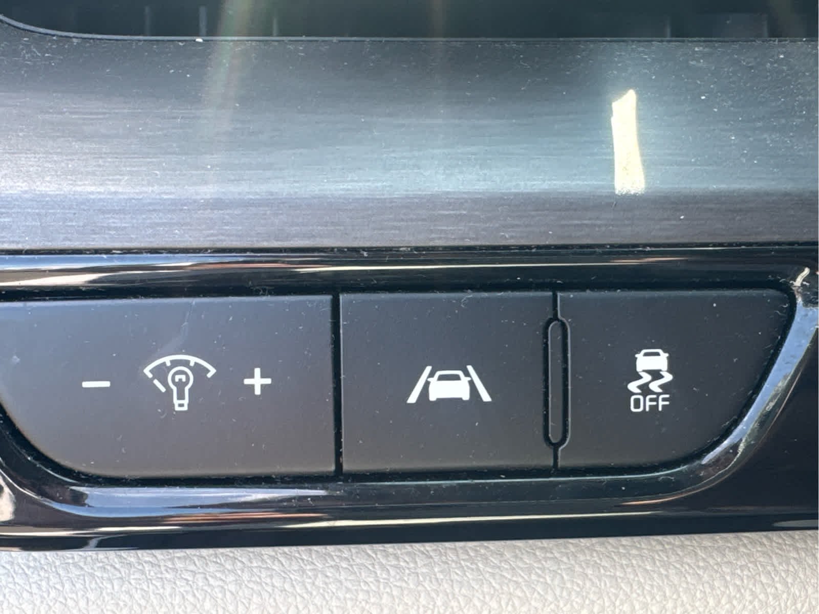 Used 2022 Snow White Pearl Kia EX image 13