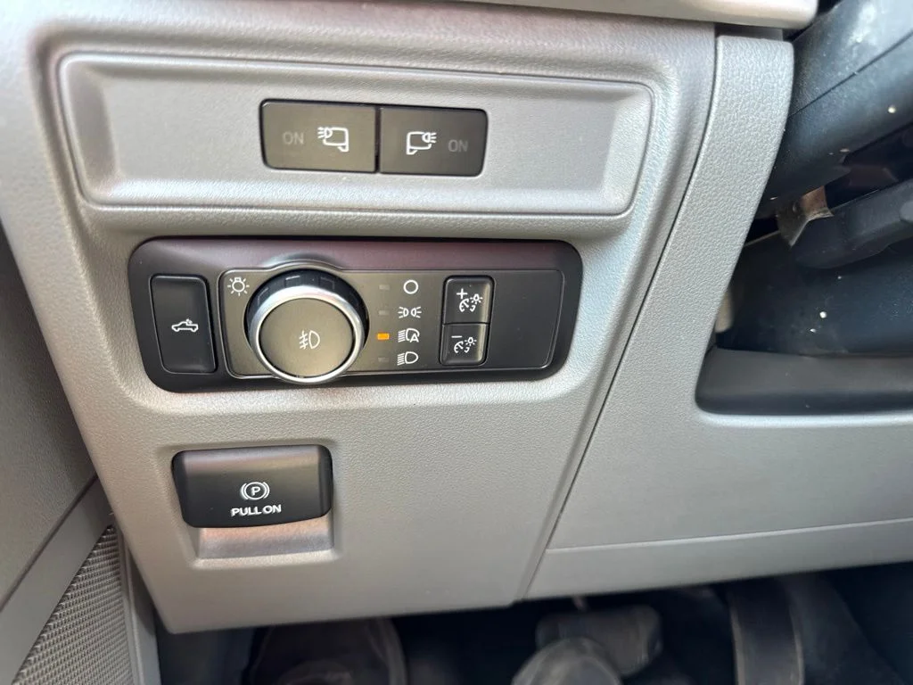 Used 2021 Oxford White Ford XLT image 25