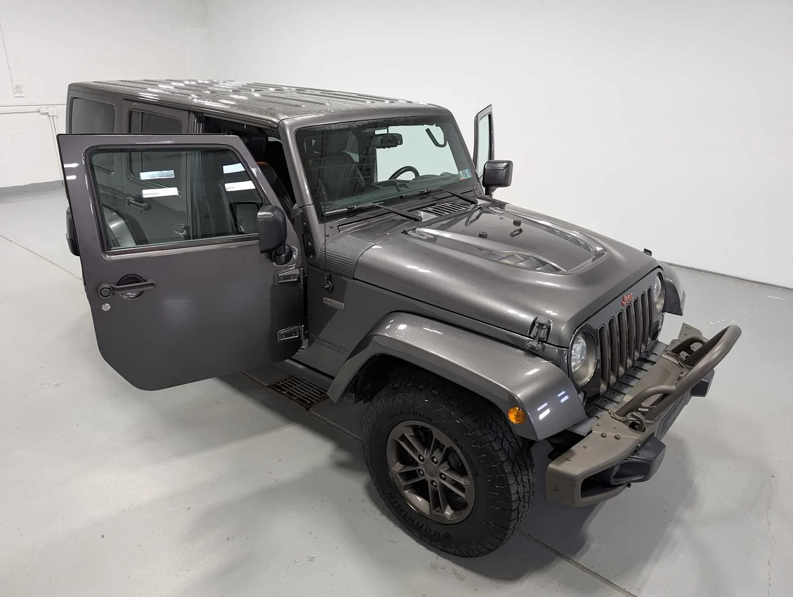 Used 2016 Granite Crystal Metallic Clearcoat Jeep 75th Anniversary image 15