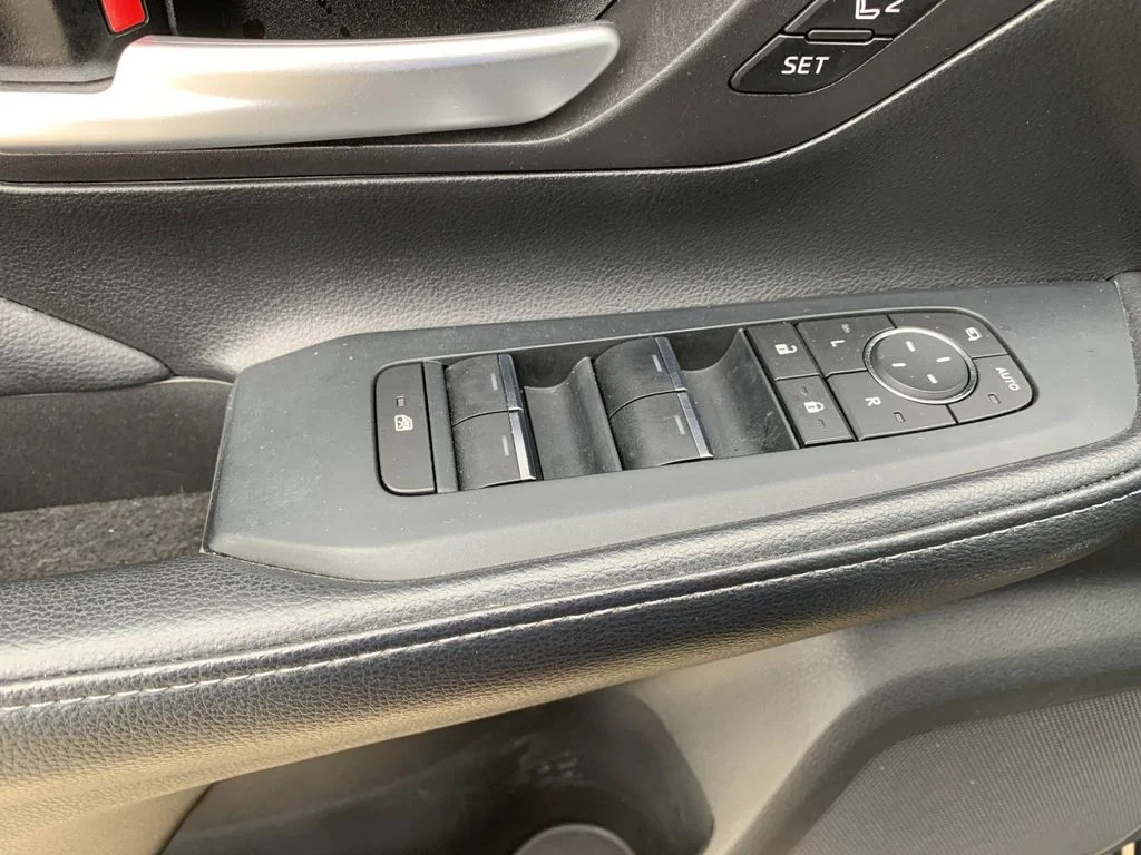 Used 2024  Toyota Platinum image 13