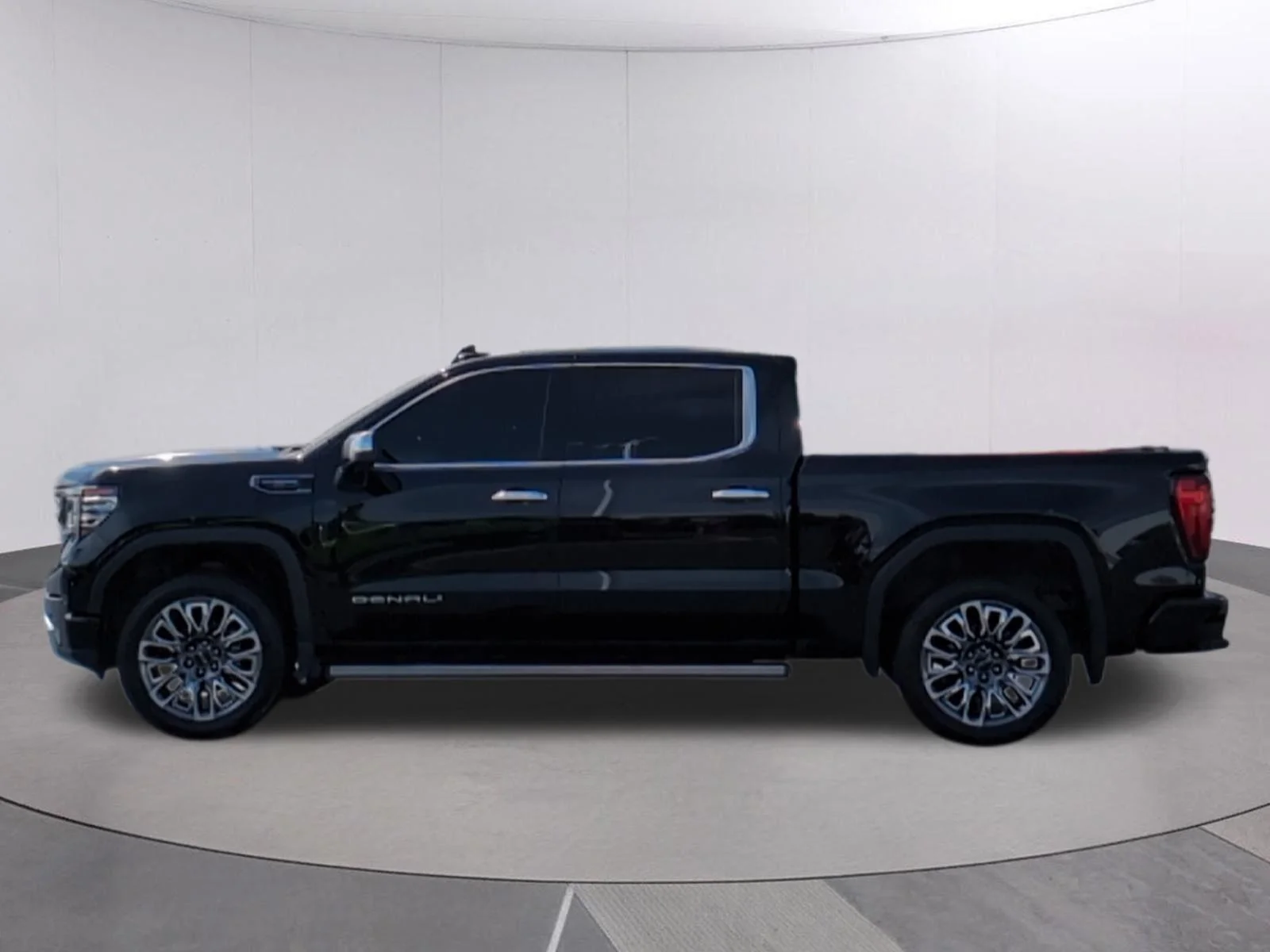 Used 2023 Onyx Black GMC Denali Ultimate image 2