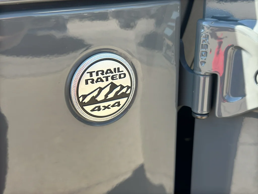 Used 2018 Sting-Gray Clearcoat Jeep Sport image 32