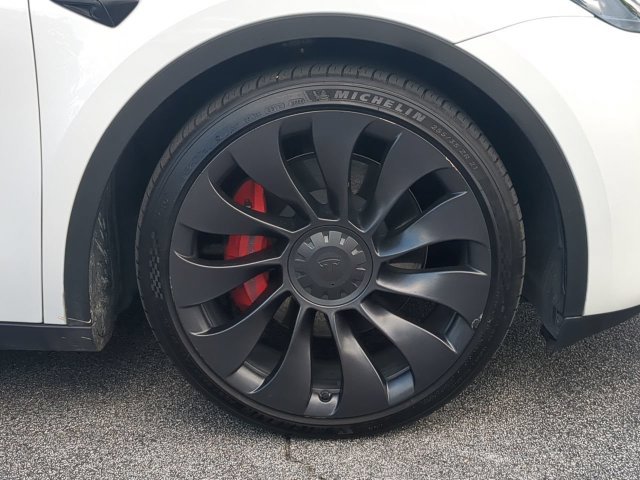 Used 2023  Tesla Performance image 11