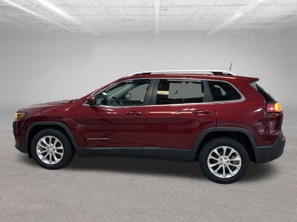 Used 2019 Red Jeep Latitude image 2