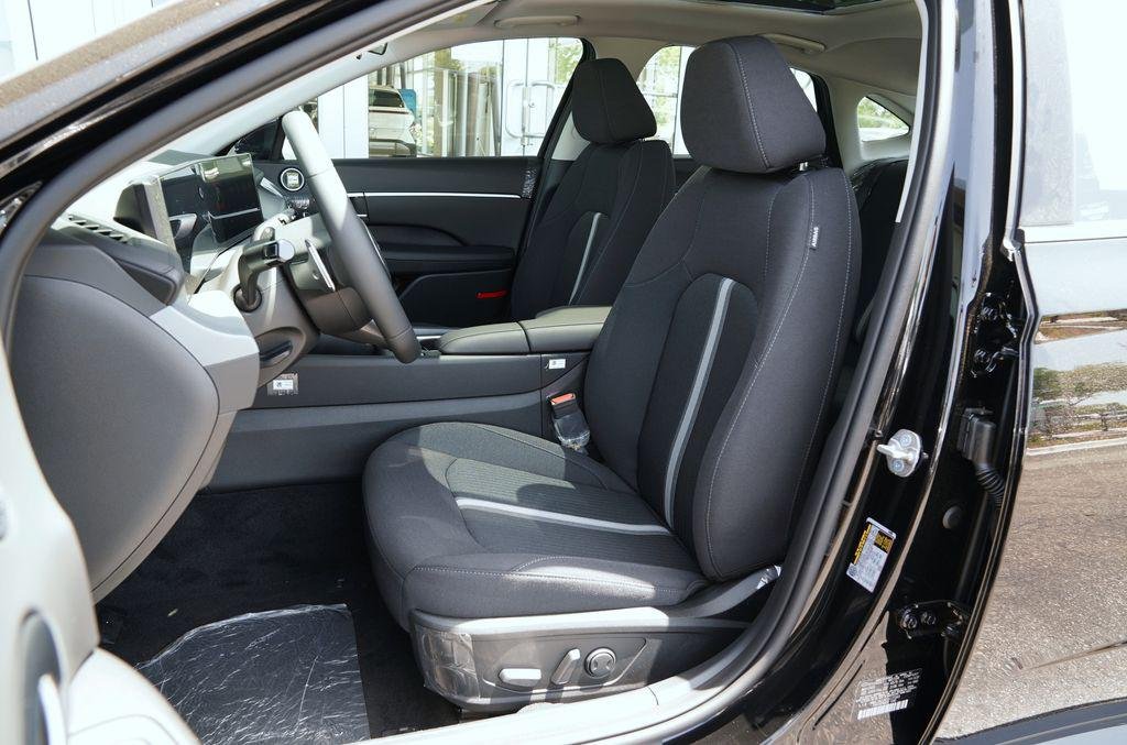 New 2026 Abyss Black Hyundai SEL image 9