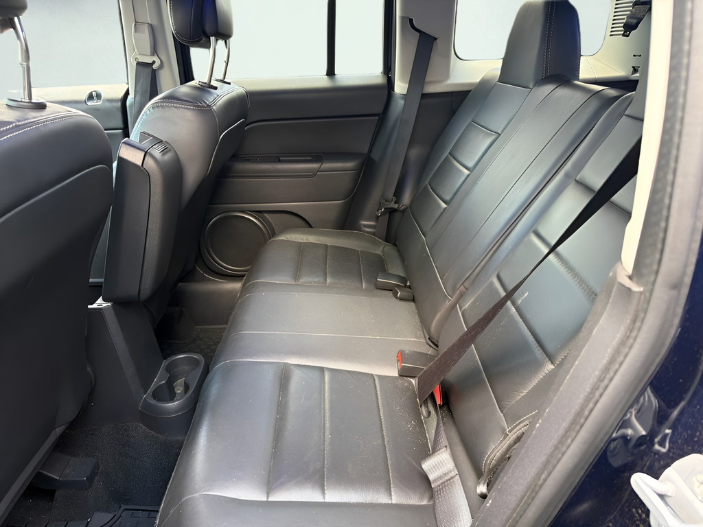 Used 2015 Blue Jeep Latitude image 6