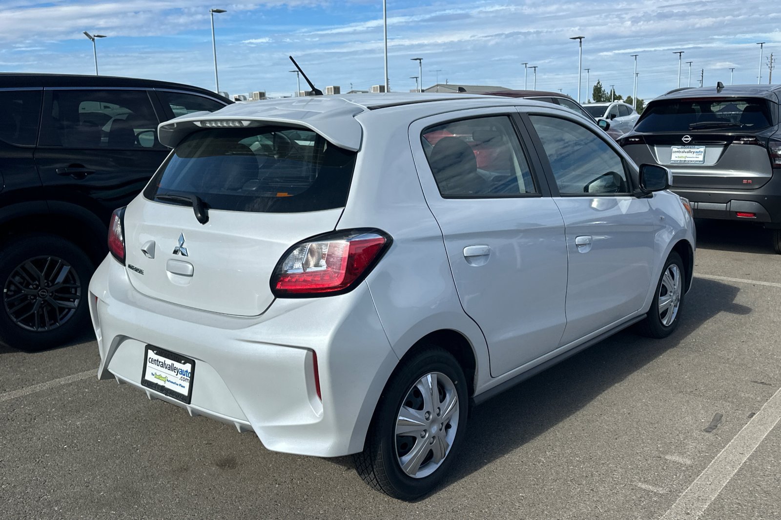 Used 2024 White Mitsubishi  image 5