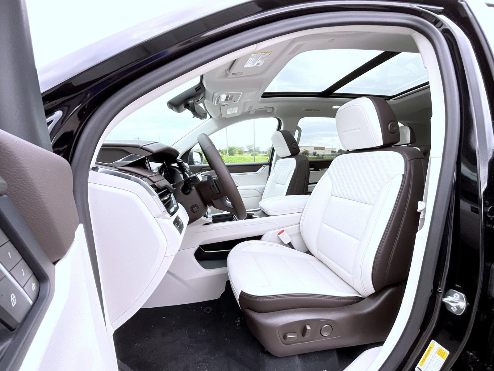 2027 GMC Acadia Denali - Photo 10