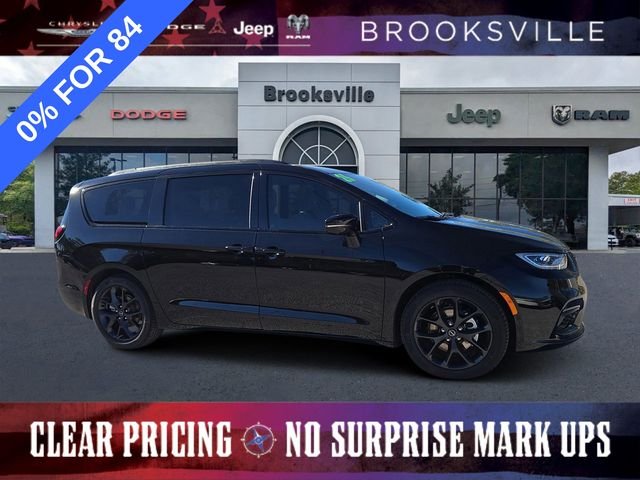 2026 Chrysler Pacifica Select's photo