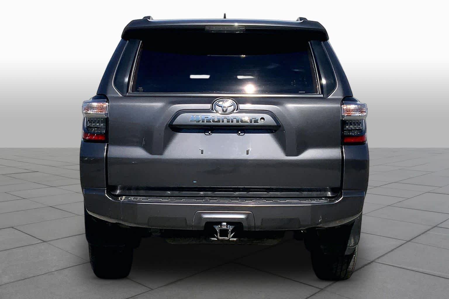Used 2019 Magnetic Gray Metallic Toyota SR5 Premium image 5