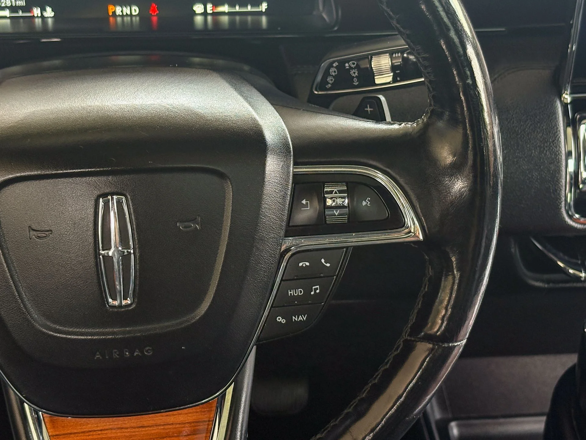 Used 2019 White Lincoln Reserve image 34