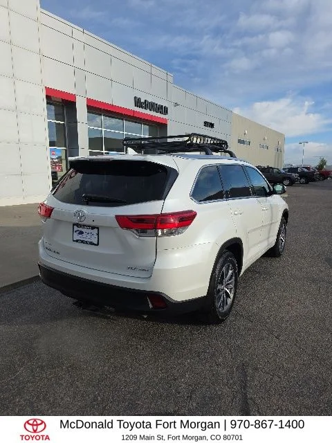 Used 2017 White Toyota XLE image 5