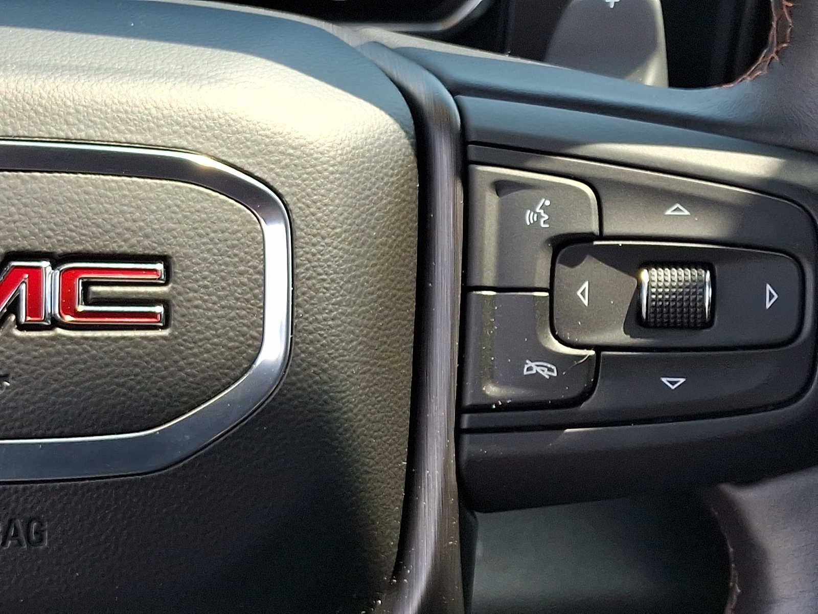 Used 2022 Summit White GMC AT4 image 22