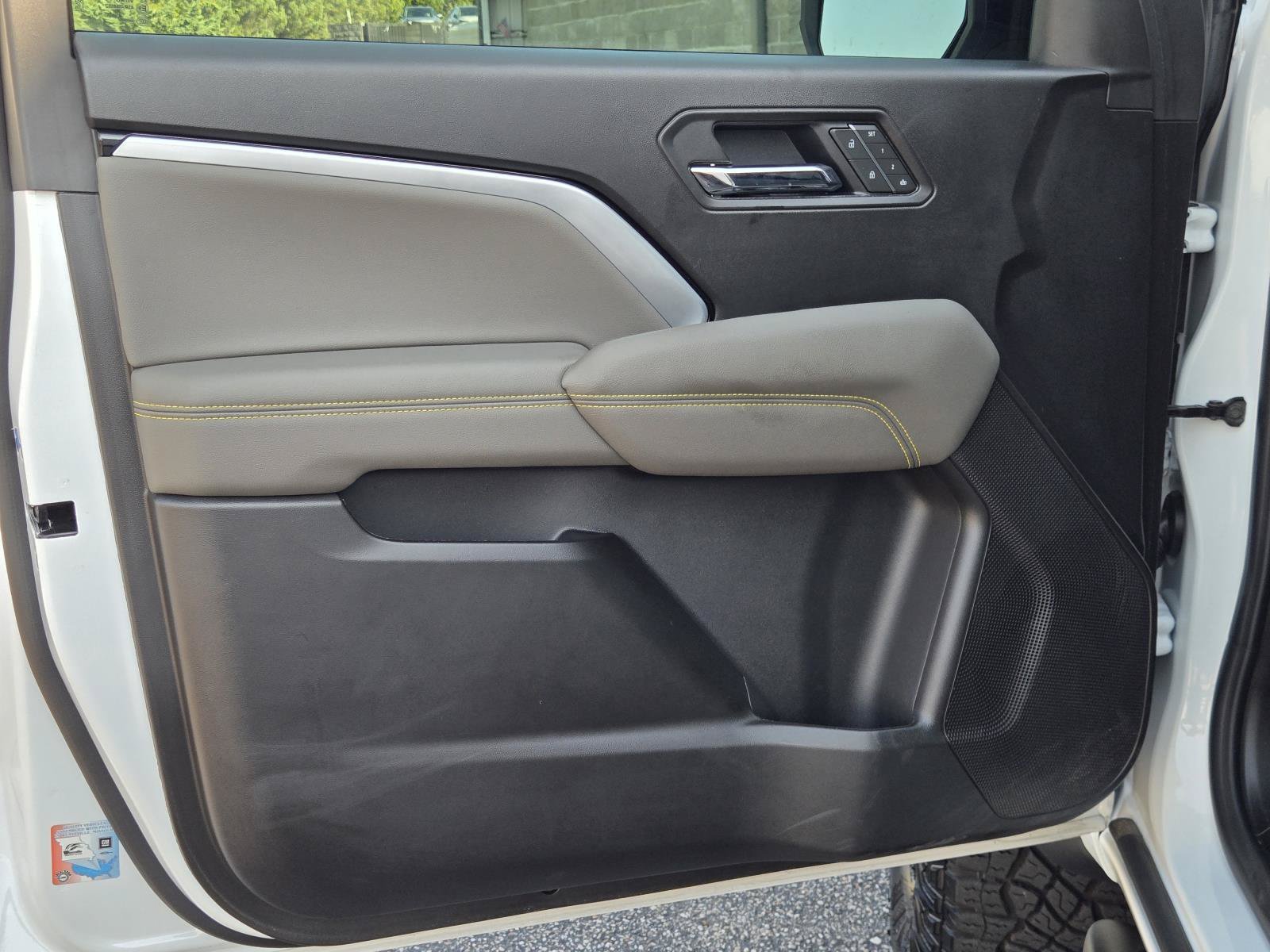 Used 2025 Summit White Chevrolet 4WD ZR2 image 20
