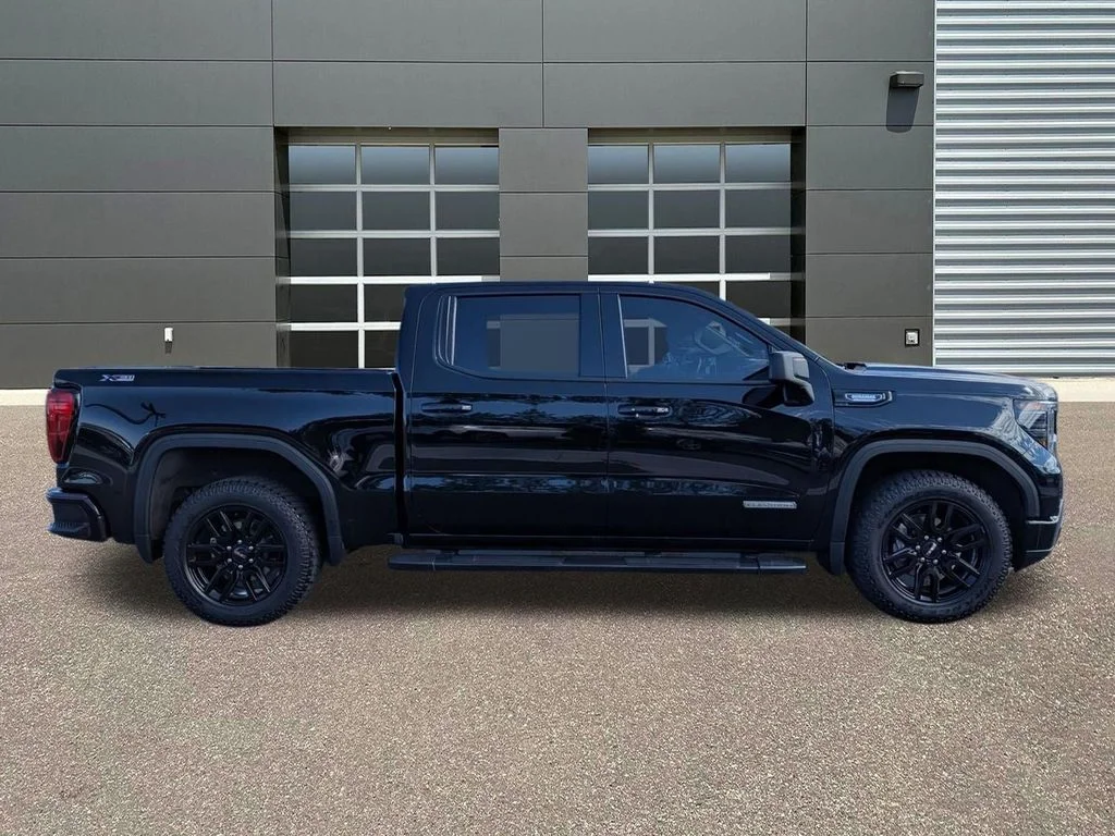 Used 2024 Onyx Black GMC Elevation image 4