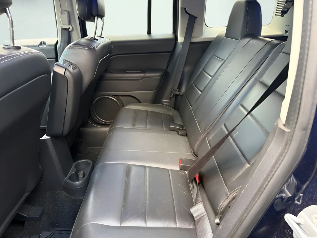 Used 2015 Blue Jeep Latitude image 6