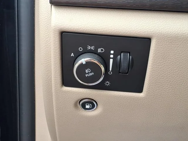 Used 2018 Black Jeep Laredo 4x4 image 12