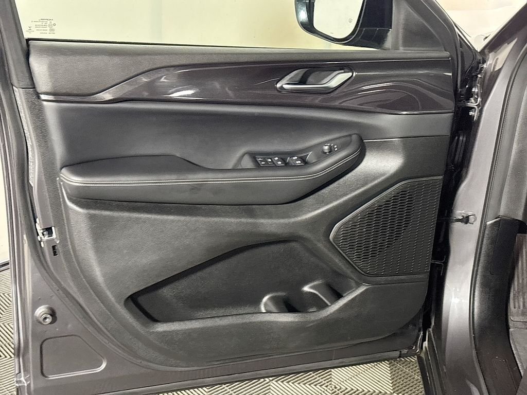Used 2023 Gray Jeep Altitude X image 10