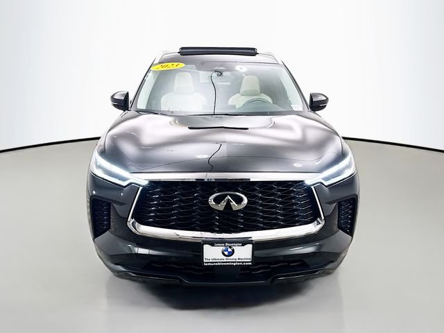 Used 2023 Mineral INFINITI LUXE image 2