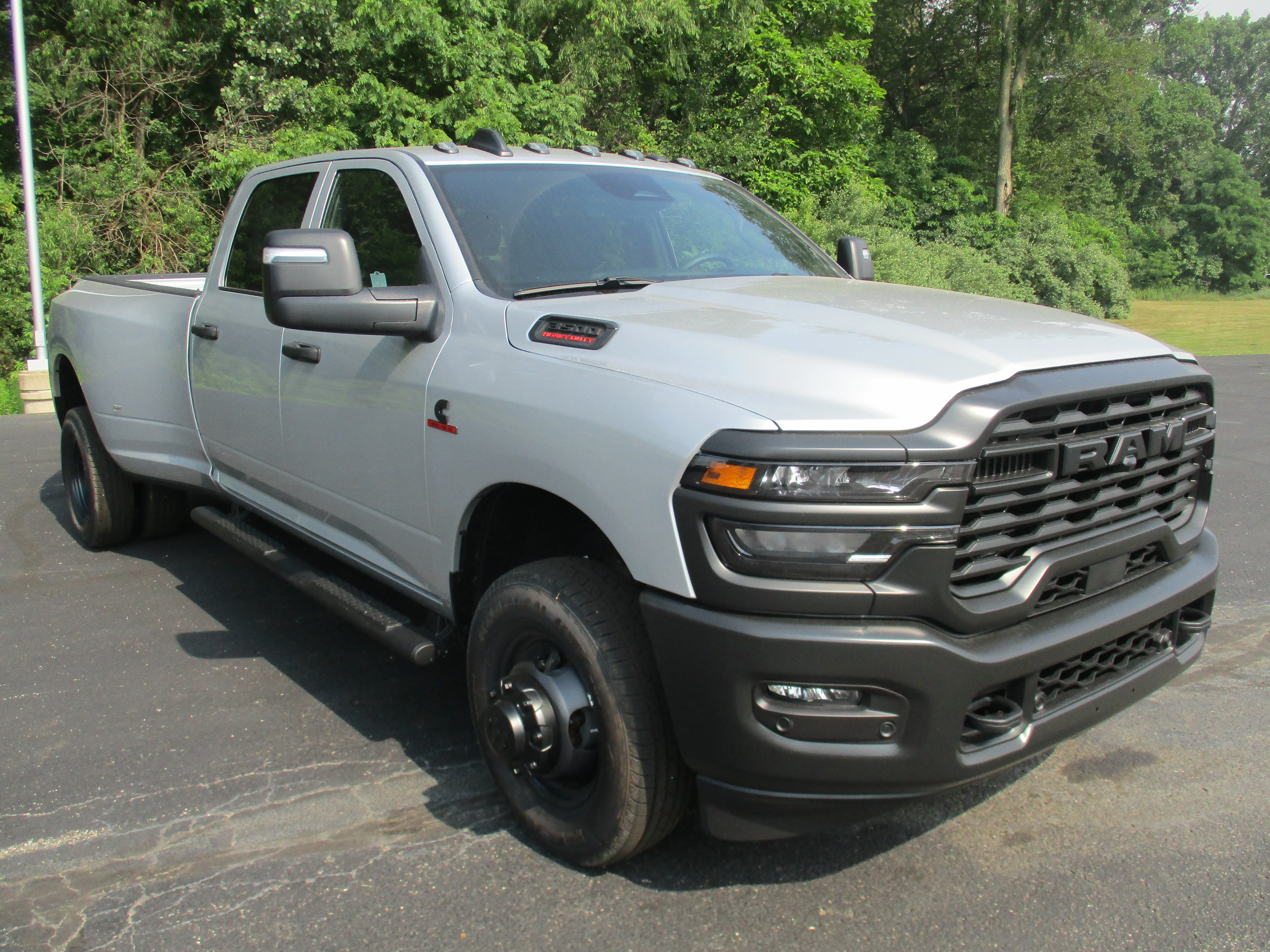 New 2026 Silver-Zynith Exterior Paint RAM Tradesman image 2