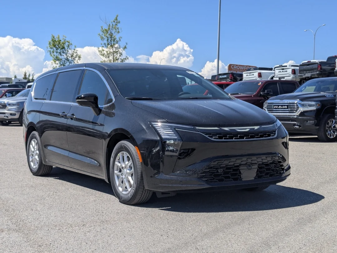 New 2027 Black Chrysler Select - - FWD - Stow n Go Seating - Adaptive Cruise - Blind-Spot - Apple CarPlay & More! image 2