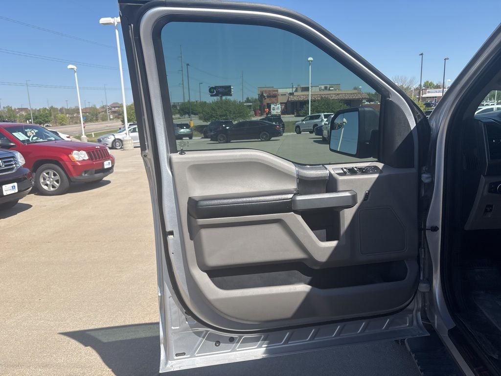 Used 2018 Silver Ford XLT image 9