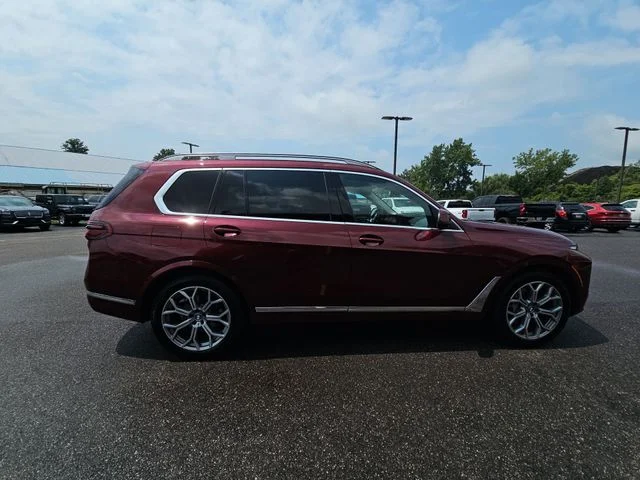 Used 2025 Red BMW xDrive40i image 11