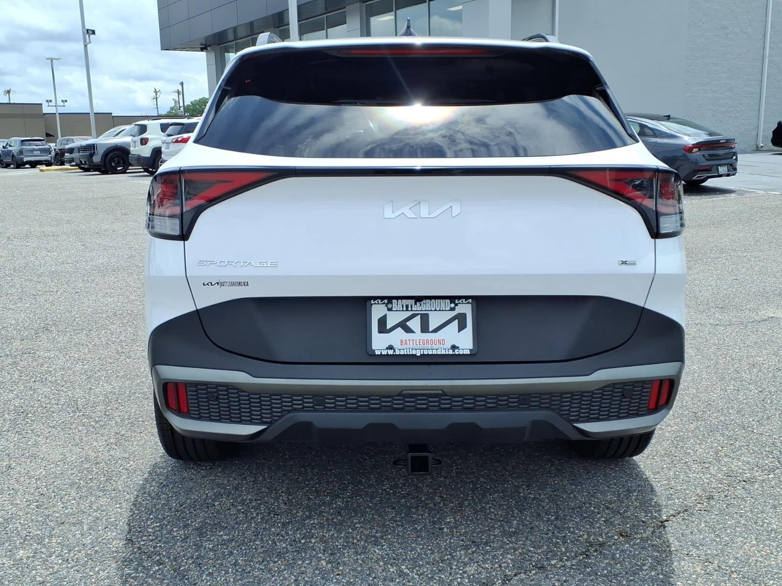 Used 2023 Glacial White Pearl Kia X-Line image 22