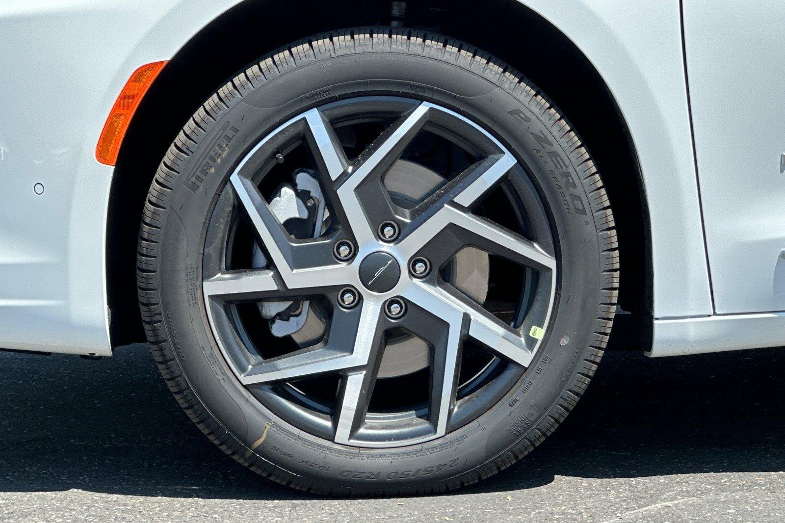 New 2027 Bright White Clearcoat Chrysler Pinnacle image 28
