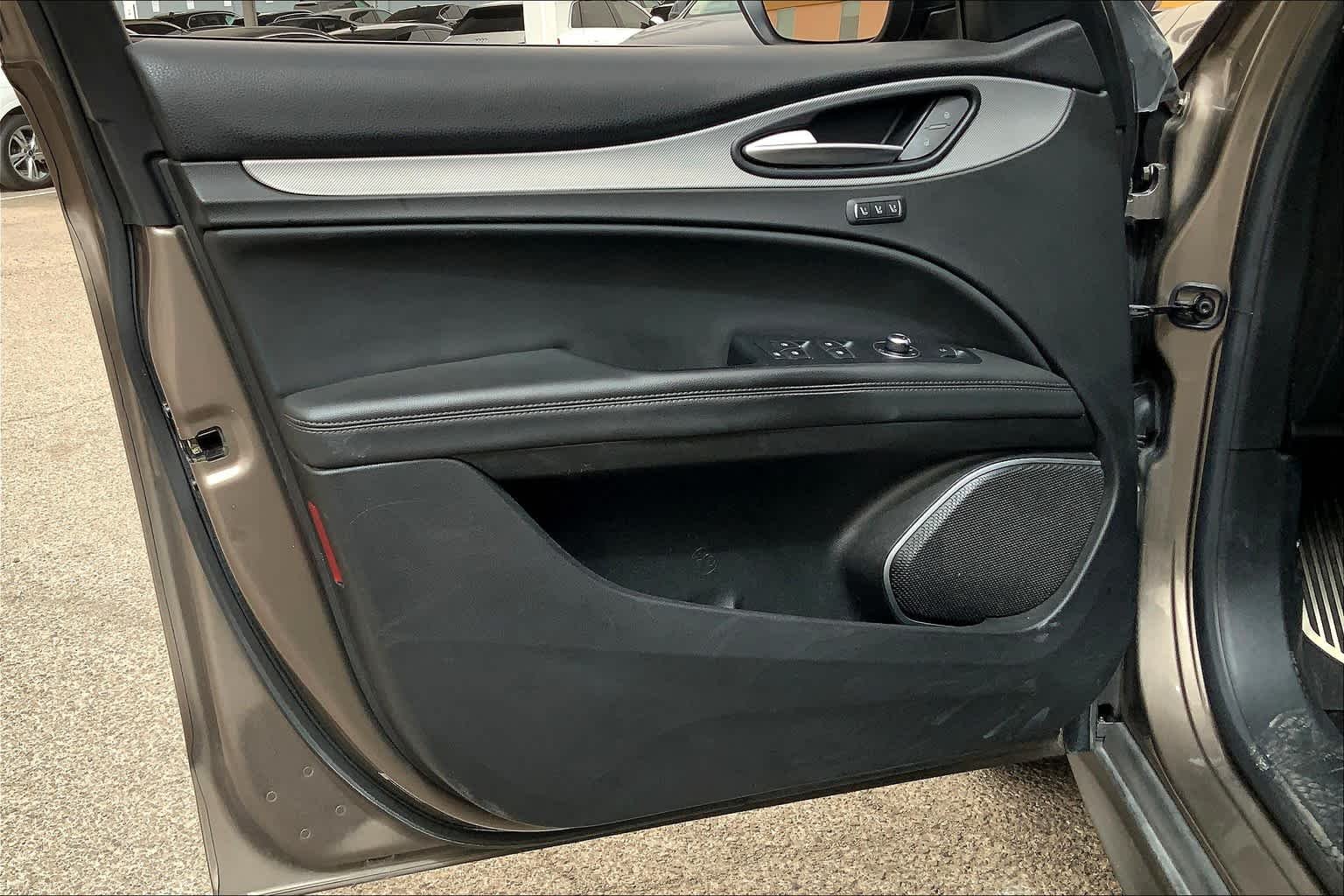 Used 2019 Imola Titanium Metallic Alfa Romeo Sport image 21