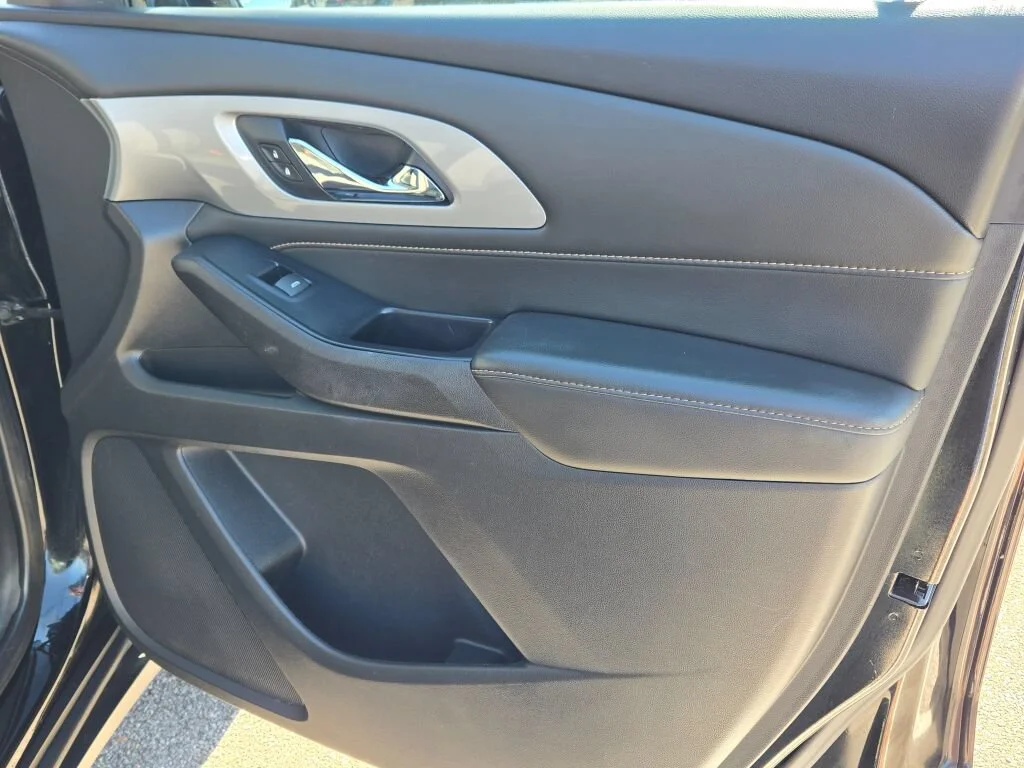 Used 2020 Black Chevrolet LS image 7