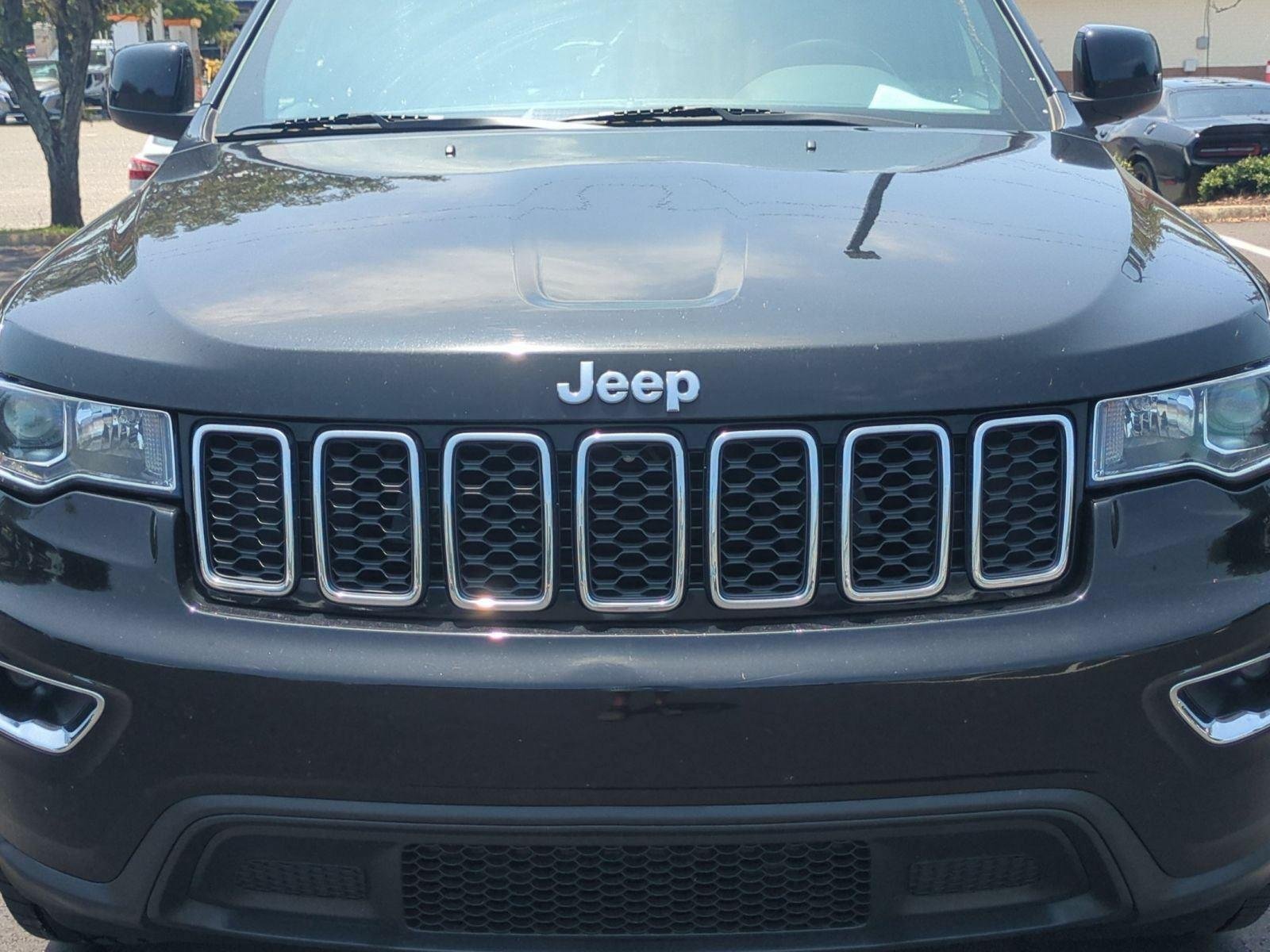 Used 2022 Diamond Black Crystal Pearlcoat Jeep Laredo X image 14