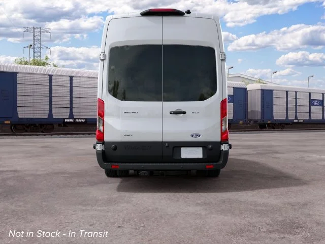 New 2027 Oxford White Ford XLT image 7