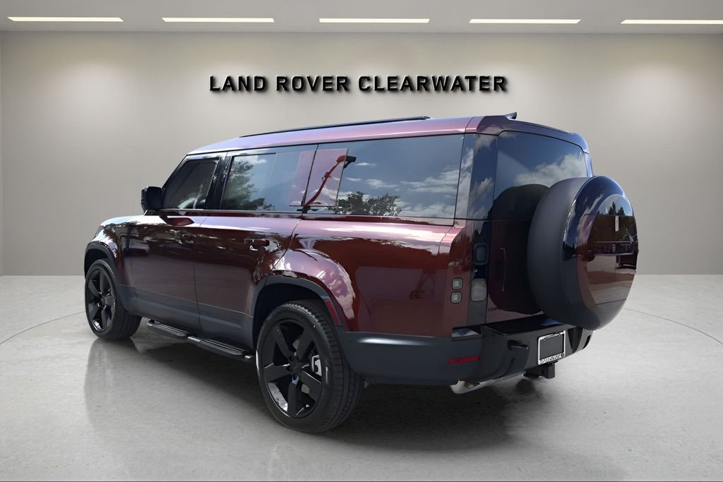 New 2026 Sedona Red Land Rover S image 3
