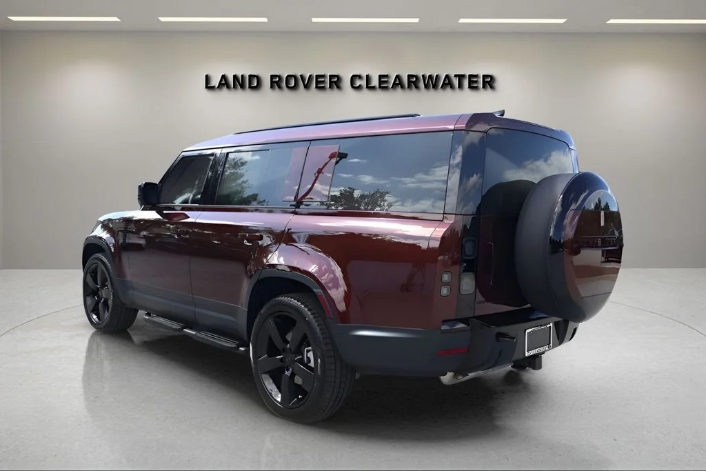 New 2026 Sedona Red Land Rover S image 3
