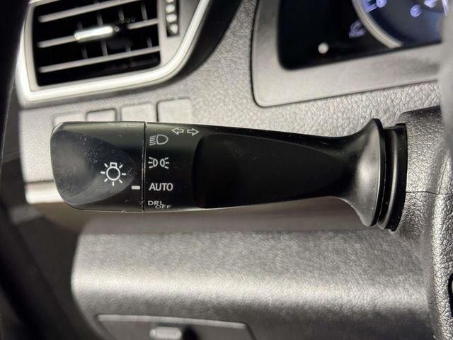 Used 2017  Toyota LE image 21