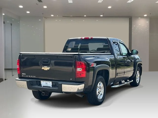 Used 2009 Red Chevrolet LT image 4