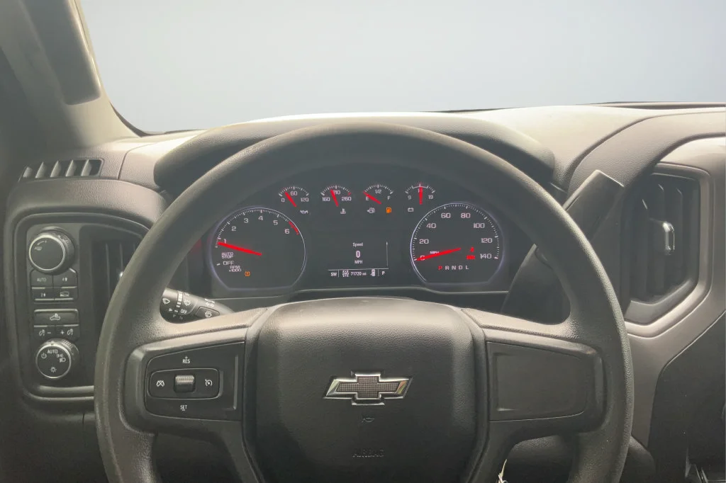 Used 2022 SILVER ICE METALLIC Chevrolet Custom image 13