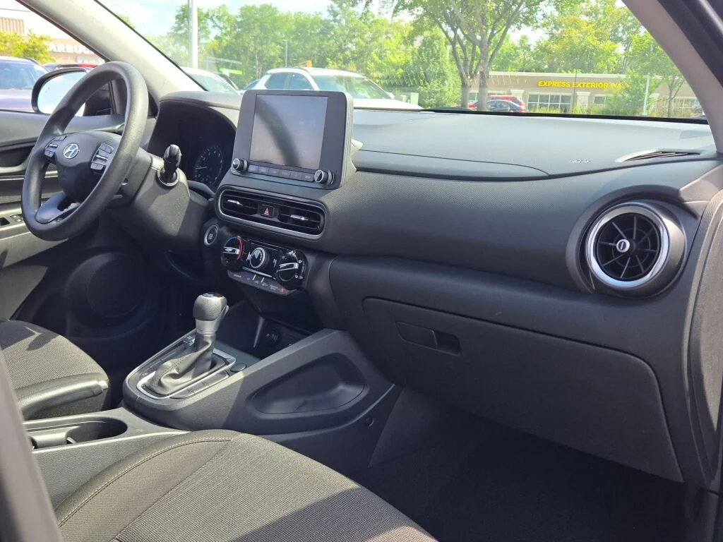 Used 2022 Gray Hyundai SEL image 5