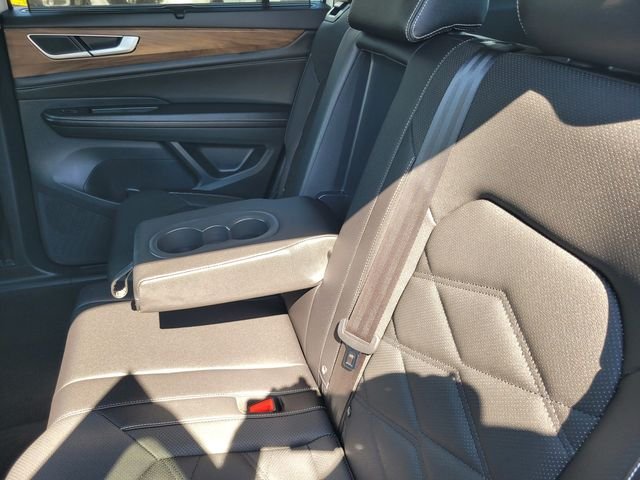 Used 2025 White Volkswagen 2.0T SE w/Technology image 15