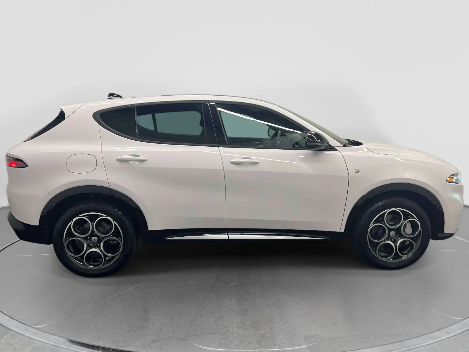 Used 2024 Milano White Alfa Romeo Ti image 5